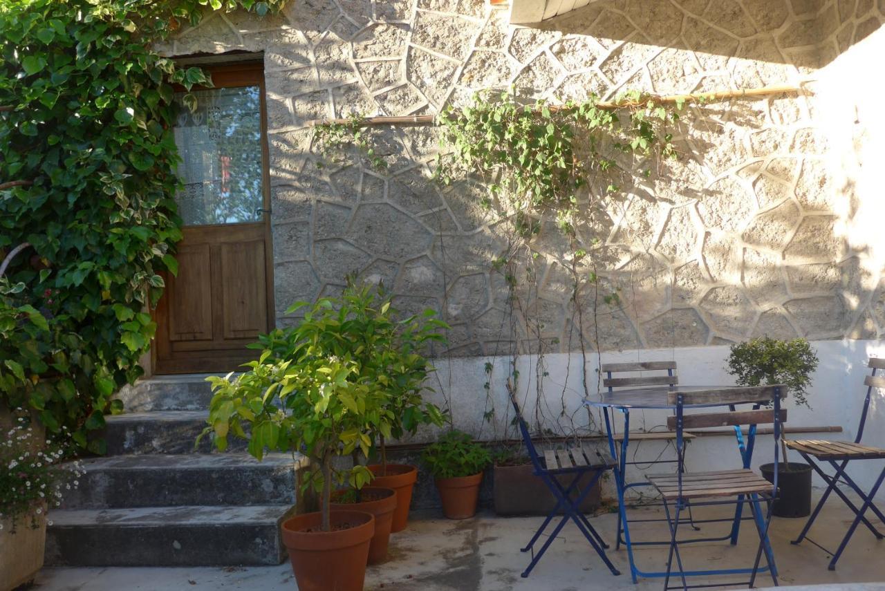 バンヌ La Colline Bleue Bed & Breakfast エクステリア 写真